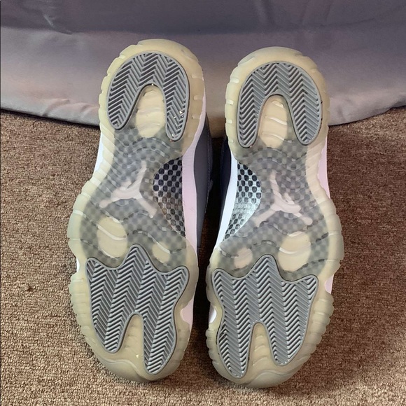 Jordan 11 low cool grey size 9.5 (no box ) - Picture 4 of 6